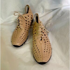 Litfoot Leather Lace Up Oxford, Crème and LightTan.